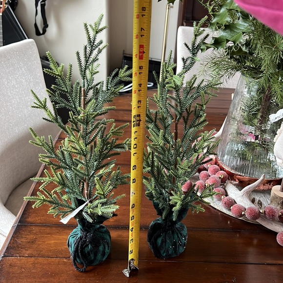 NWT Mini wrapped base Christmas tree - Picture 4 of 4